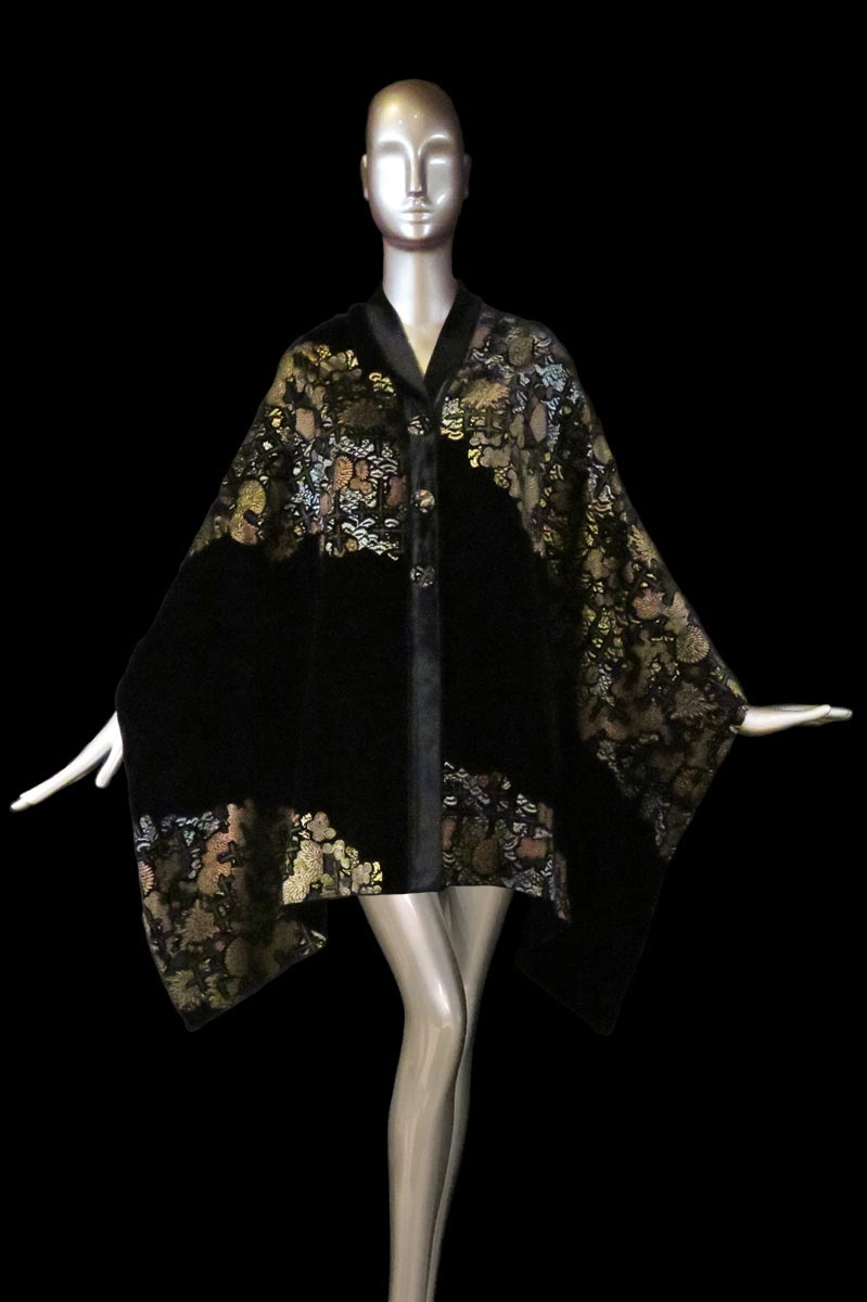 Minerva | Printed velvet stole with buttons | Crisantemi Black - Fortuny